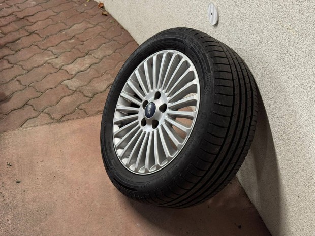Ford alufelni szertt Goodyear gumikkal elad