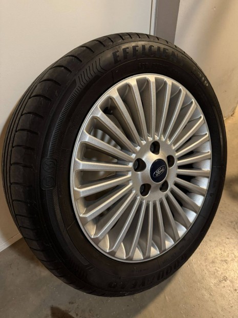 Ford alufelni szertt Goodyear gumikkal elad