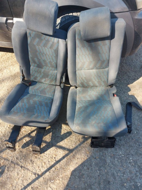 Ford connect �l�s garnit�ra 8 szem�lyes+bels� m�anyag elemek elad�ak!