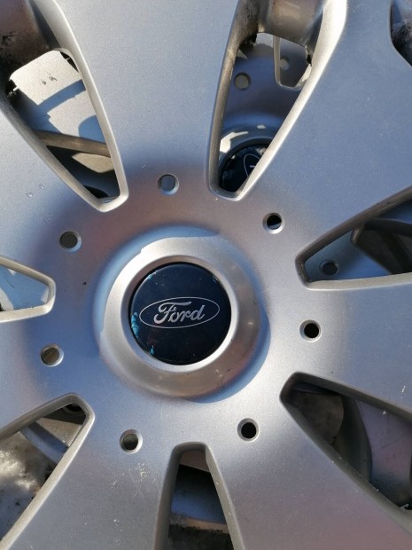 Ford d�szt�rcsa elad� 