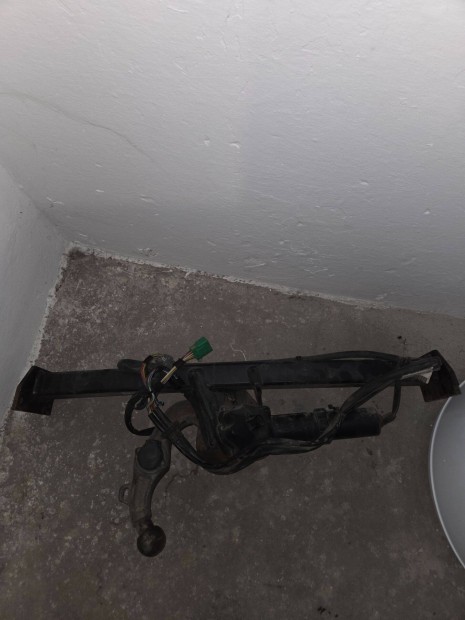 Ford elektromosan kihajthat� von�horog