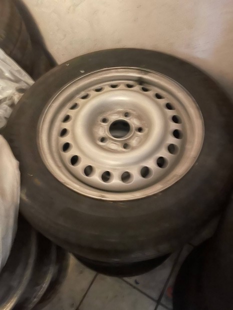 Ford felni nyári gumival 195/65 15