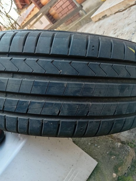 Ford felni ny�ri gumival.