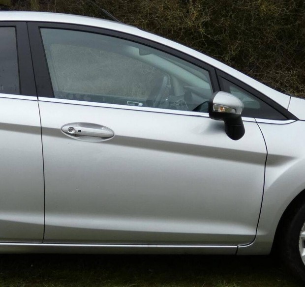 Ford fiesta Mk7 2008-2016 jobb első 5 ajtós ezüst ajtó eladó