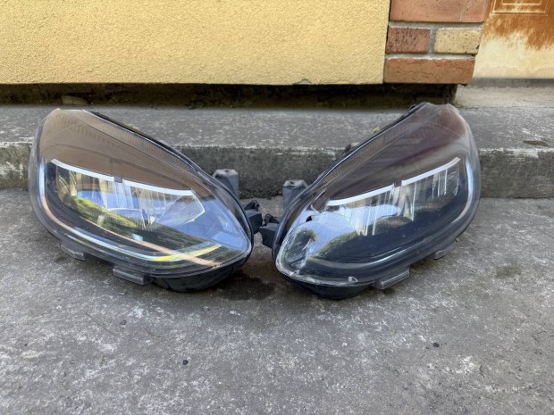 Ford fiesta fényszóró lámpa (sérültek)