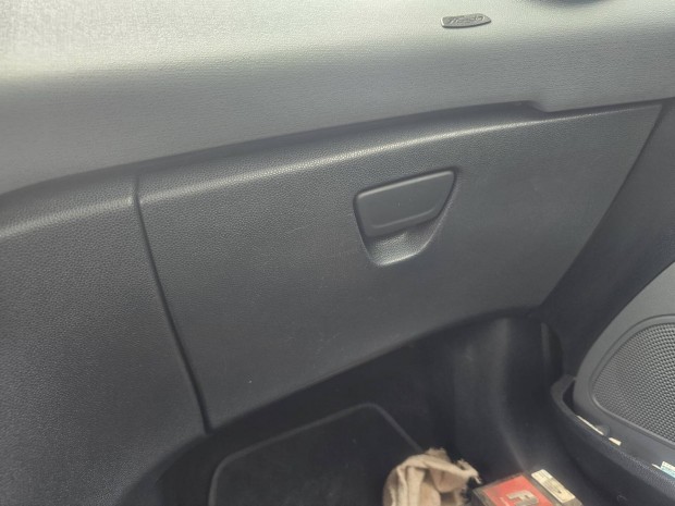 Ford fiesta mk6 komplett kesztyűtarto 8000