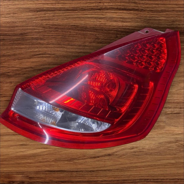 Ford fiesta mk7 hátsó lámpa
