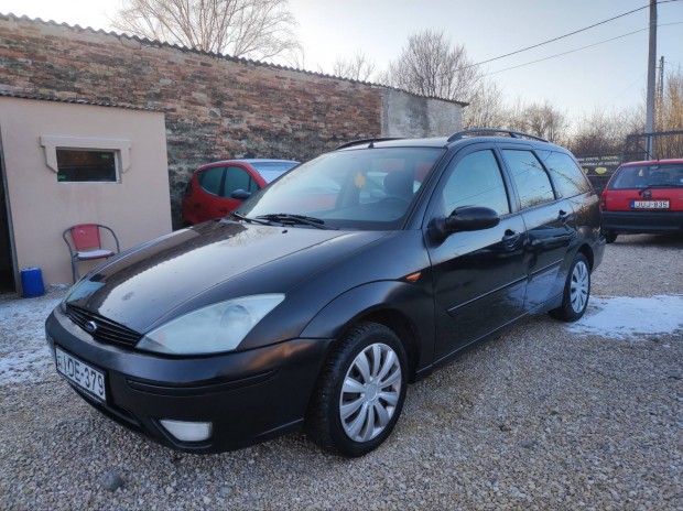 Ford focus 1 6 benzin ghia felszerelt!