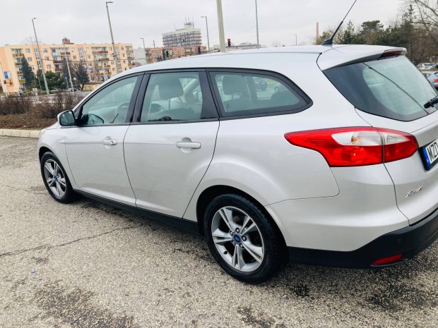 Ford focus elad�