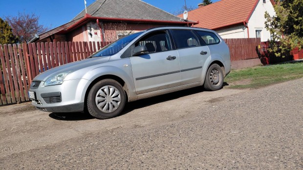 Ford focus elad�