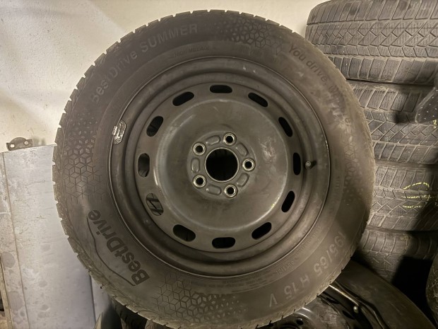 Ford focus felni újszerű 195/65 R15 Bestdrive gumival