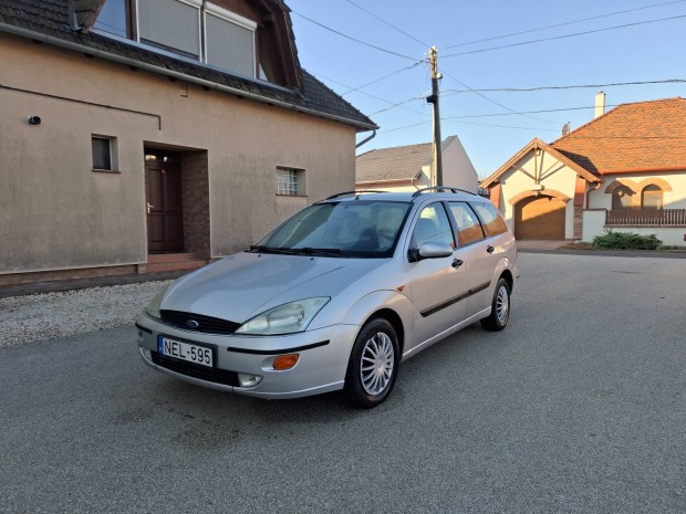 Ford focus kombi 1.8td vonhorog 