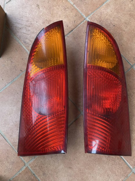 Ford focus mk1 jobb bal hatso lampa fenyszoro