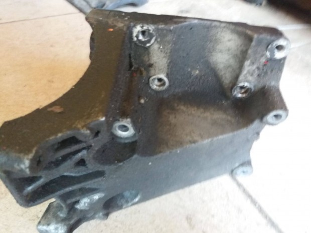 Ford focus mk2 klímakompresszor,generátor tartó konzol 1.6 benzineshez