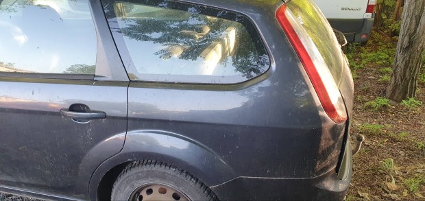 Ford focus mk2 kombi bal hátsó karosszéria negyed