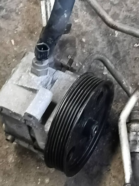 Ford focus mk3 szerv pumpa 