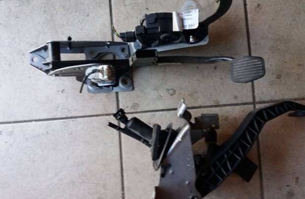 Ford focus ped�lok,elektromosg�zped�l,kuplung,f�kped�l 2011-t�l 10000