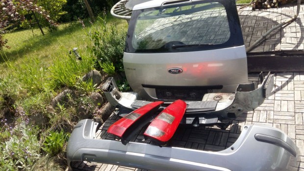 Ford fusion 2002 - 2005-ig kpl. hátulja. csomi , löki , hátfal 2 lampa