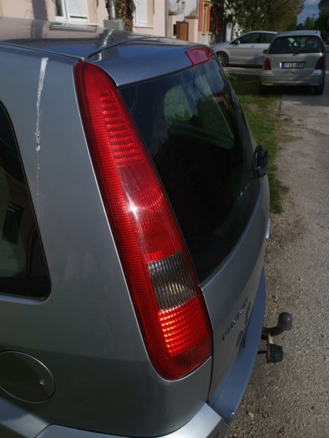 Ford fusion 2005 hátsó bal búra sérült