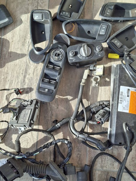 Ford galaxy  megmaradt Alkatr�szek. 