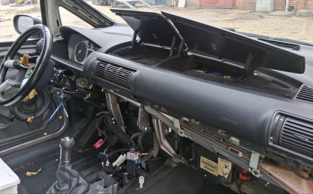 Ford galaxy t�rol� rekeszek m�szerfalra