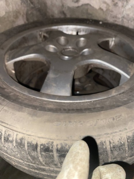 Ford gy�ri 14 es alufelni elad� ny�ri gumival