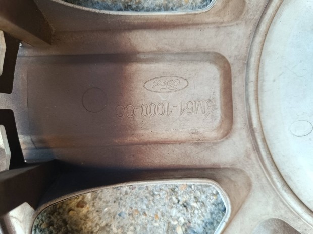 Ford gyári 16"-os dísztárcsa 2 db.