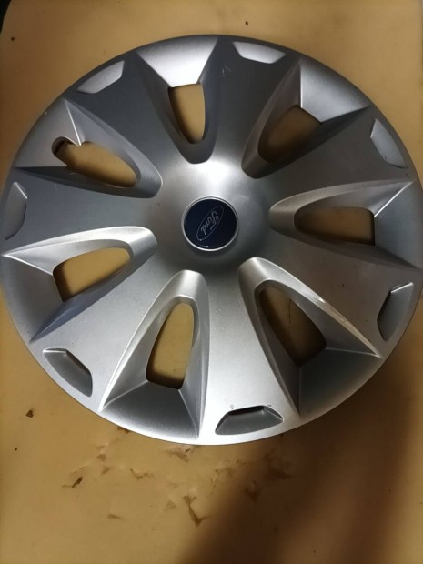 Ford gyri 16"dsztrcsa garnitra elad 