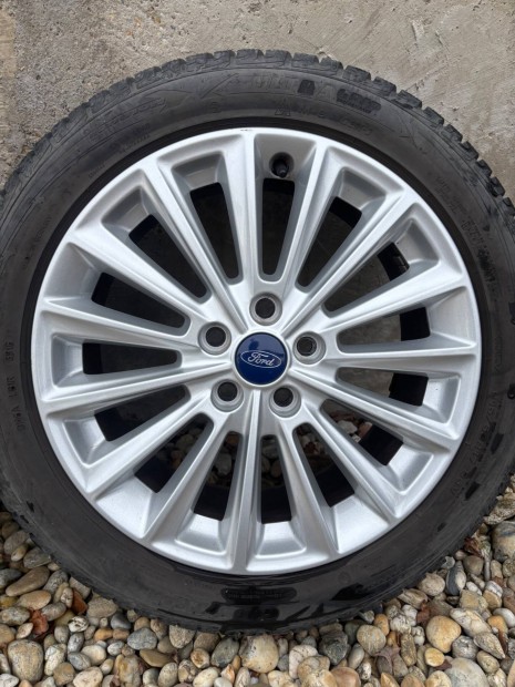 Ford gy�ri 17 alufelni gumival