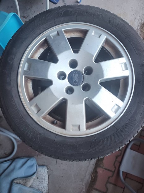 Ford gyári alufelni nyári gumival 205/55 R16