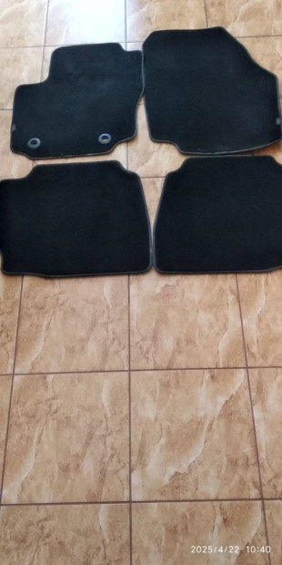 Ford gyri auts beltri lbsznyeg