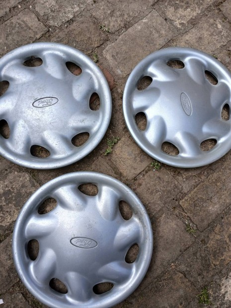 Ford gyári disztárcsa 13" 3db van.