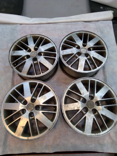 Ford gyri felni elad