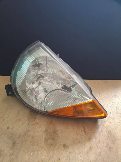 Ford jobb els� l�mpa