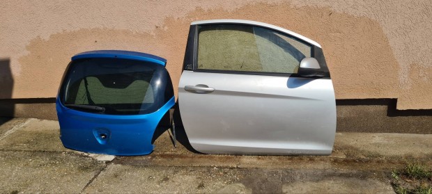 Ford ka Ru8 jobb ajt csomagtr ajt