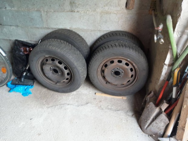 Ford kerék szett téli gumival 5x108 195/65/R15