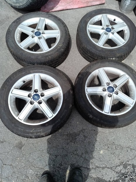 Ford könnyű fém felni téli gumival mi