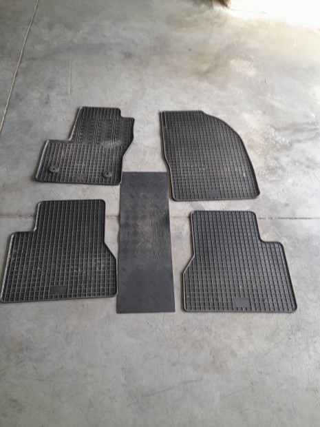 Ford kuga mretpontos gumisznyeg kardnalagt vdvel.