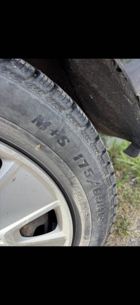 Ford lemezfelni garnitúra jó téli gumikkal 175/65/14
