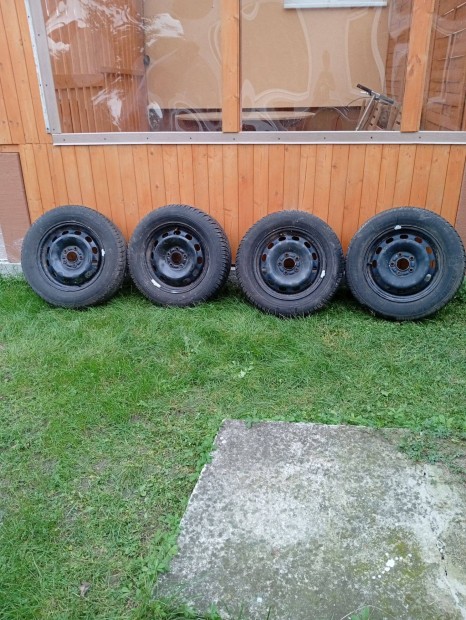 Ford lemezfelnik tligumival elad