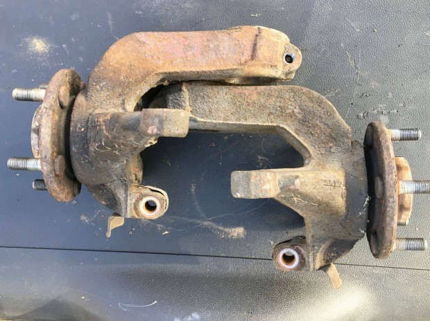 Ford mondeo MK3 csonkállvány csavarokkal hibátlan állapotban