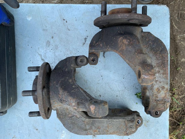 Ford mondeo MK3 csonkállvány csavarokkal hibátlan állapotban