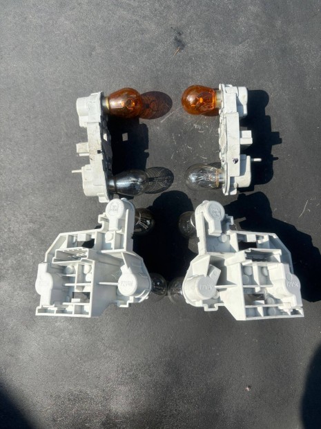 Ford mondeo mk4 kombi ajtban lv bal bels lmpa foglalat 2007-tl