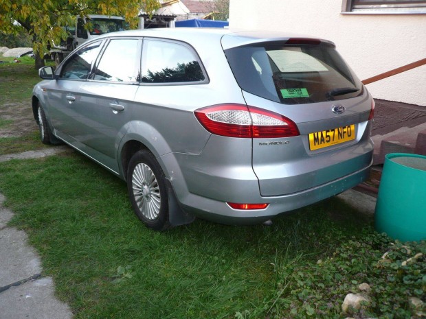Ford mondeo mk4 kombi ajtóban lévő bal belső lámpa foglalat 2007-től