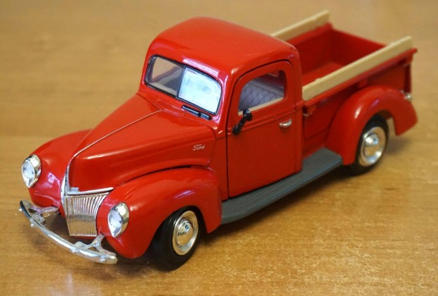 Ford pickup teherautó 1940 Piros Motormax 1:24 öntött Ritka