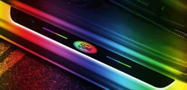 Ford sznvlt RGB led vezetk nlkli kszb sn- kszbvd