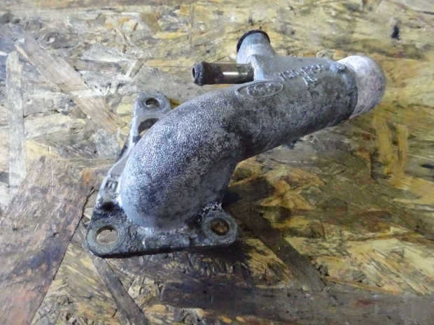 Ford transit Tranzit 00- 2.4 vezérműfedél vízcső csonk kivezetés 5172