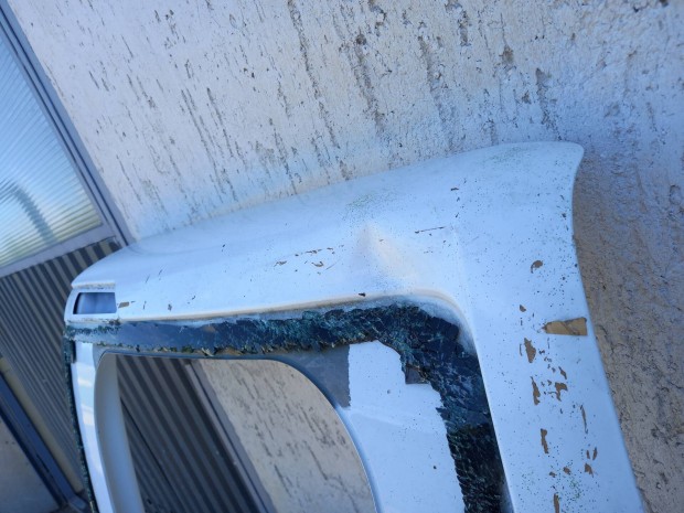 Ford transit jobb hátsó ajtó sérült