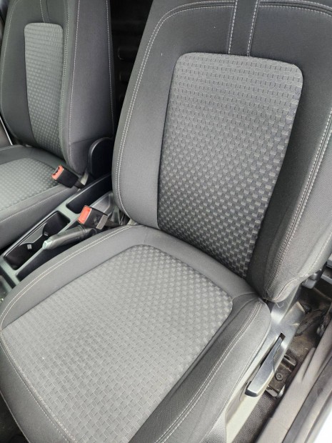 Ford transit conect osztr�k papirral