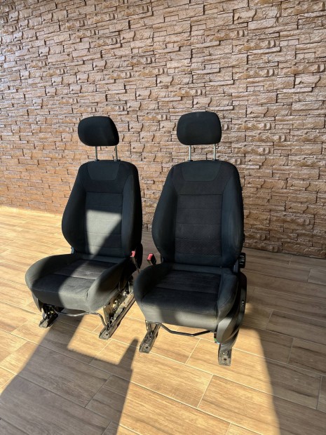 Ford ülésgarnitúra